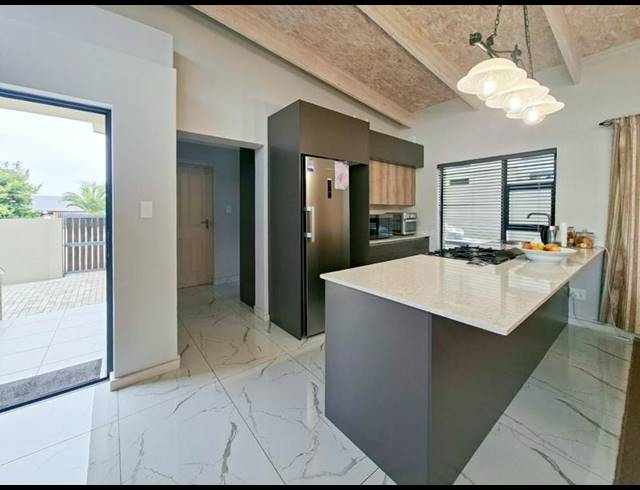 3 BEDROOM HOUSE FOR SALE IN HARTENBOS HEUWELS